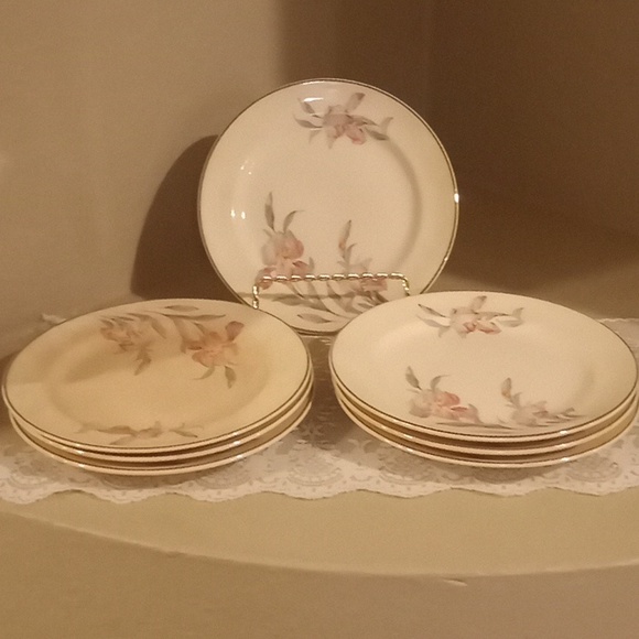 Vintage Universal Cambridge Iris Plate Bundle - 7 - 6" Bread Plates - Picture 11 of 11